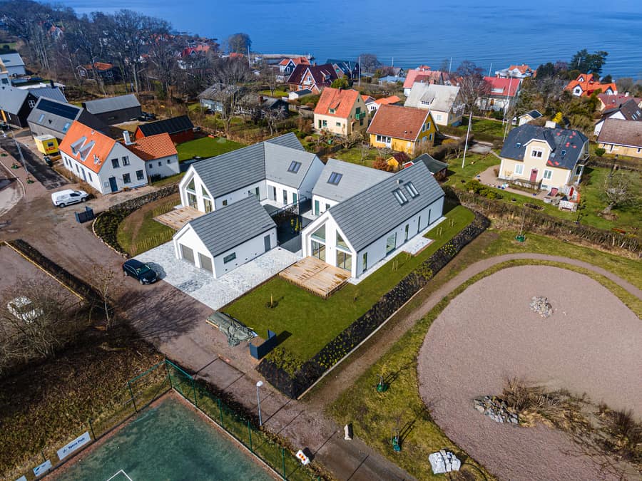 Dwie wille jednorodzinne — ujęcie z drona